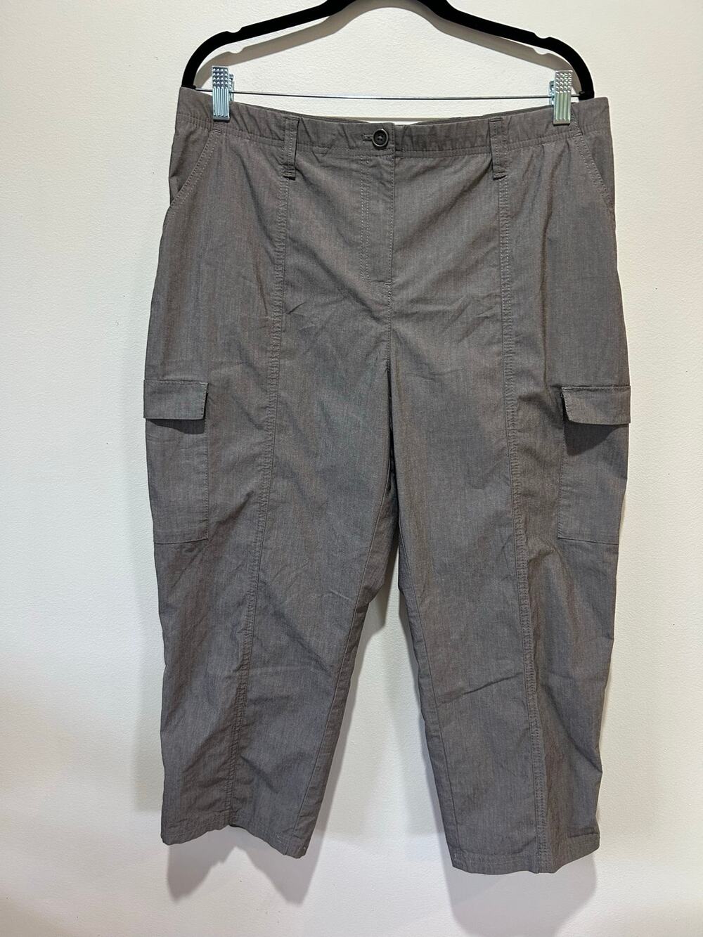 Chico's cropped pant size 2 (L) grey cargo outdoor hiking pant lightweight